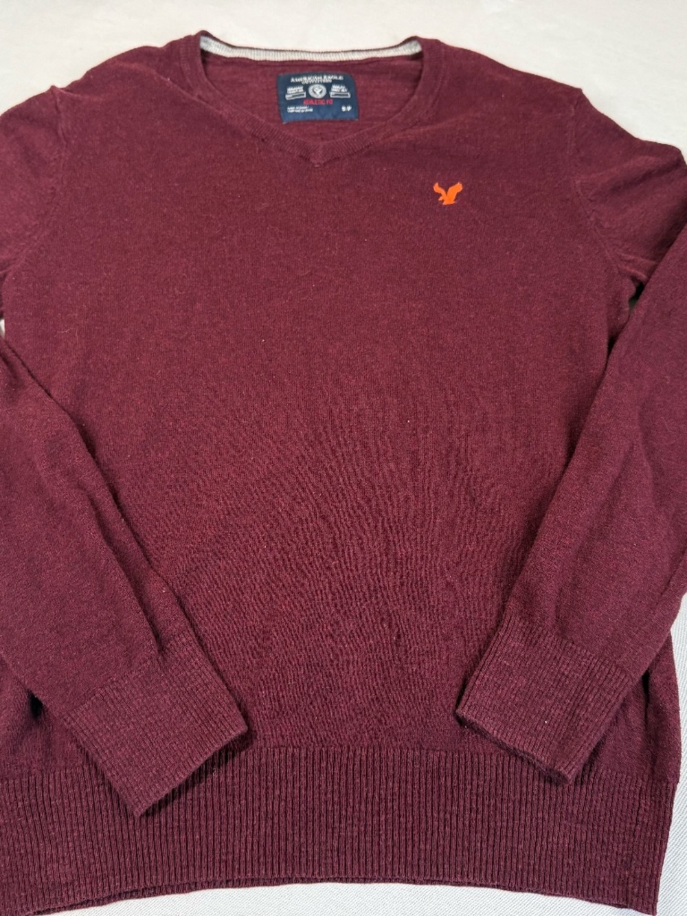 American Eagle Outfitters Men's V-Neck Sweater Size Small - Red